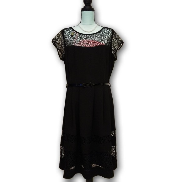 City Chic Crepe Crochet Trim Cocktail Dress M/18W - Picture 3 of 16